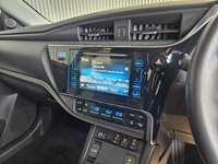 USED 2015 65 TOYOTA AURIS 1.8 VVT-h Business Edition Hatchback 5dr Petrol Hybrid CVT Euro 6 (s/s) (Safety Sense) (136 ps) 