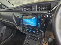 USED 2015 65 TOYOTA AURIS 1.8 VVT-h Business Edition Hatchback 5dr Petrol Hybrid CVT Euro 6 (s/s) (Safety Sense) (136 ps) 