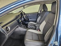 USED 2015 65 TOYOTA AURIS 1.8 VVT-h Business Edition Hatchback 5dr Petrol Hybrid CVT Euro 6 (s/s) (Safety Sense) (136 ps) 