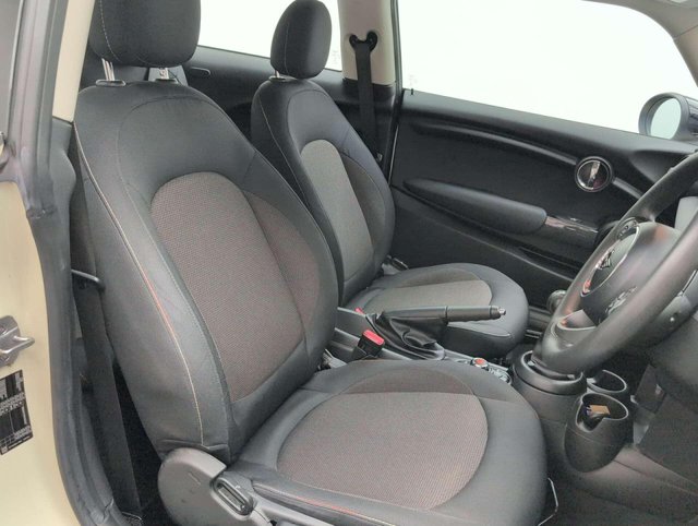 USED 2020 70 MINI HATCH 1.5 Cooper Classic 3dr CLICK+COLLECT / HOME DELIVERY