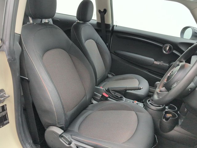 USED 2020 70 MINI HATCH 1.5 Cooper Classic 3dr CLICK+COLLECT / HOME DELIVERY