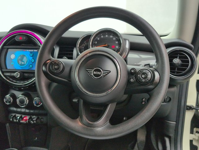 USED 2020 70 MINI HATCH 1.5 Cooper Classic 3dr CLICK+COLLECT / HOME DELIVERY
