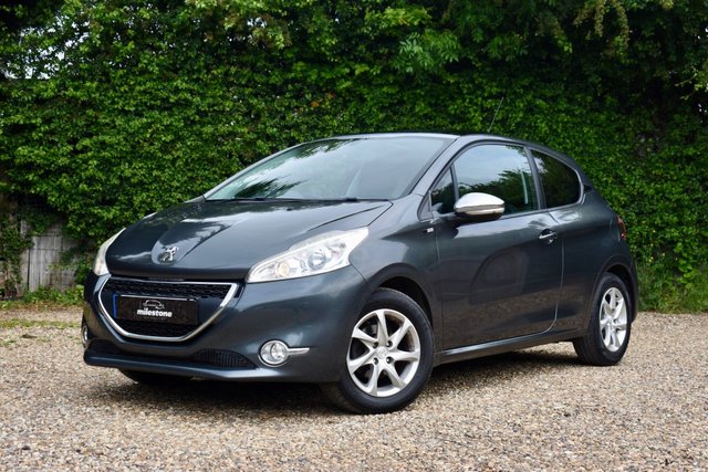 View our PEUGEOT 208