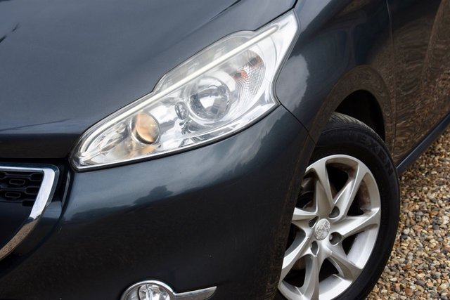 View our PEUGEOT 208