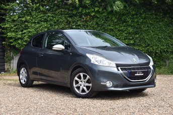 2015 PEUGEOT 208 1.2 VTi PureTech Style Hatchback 3dr Petrol Manual Euro 6 | ULEZ COMPLIANT | PANORAMIC ROOF | MAJOR SERVICE HISTORY WITH MAIN DEALER | TOUCHSCREEN ENTERTAINMENT SYSTEM | APPLE CARPLAY | PARKING SENSORS | PRIVACY GLASS | CRUISE CONTROL | SAT NAV | AIR CON &pound;3750.00