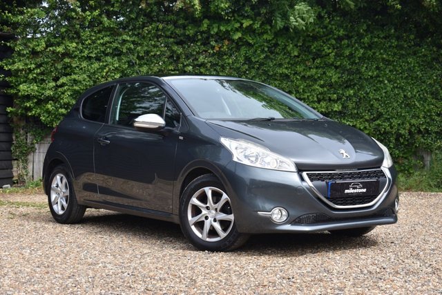 View our PEUGEOT 208