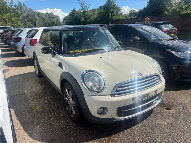 View our MINI Hatch 1.6 Cooper Hatchback 3dr Petrol Manual Euro 5 (s/s) (122 ps)