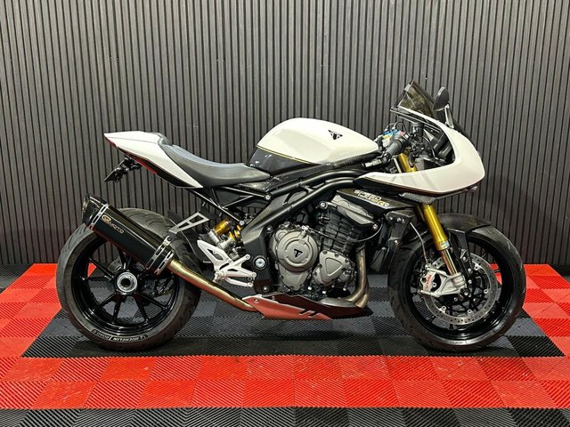 View our TRIUMPH SPEED TRIPLE 1200