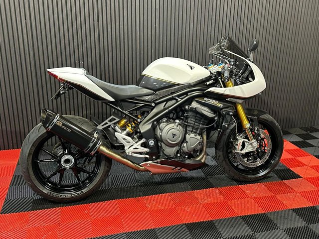View our TRIUMPH SPEED TRIPLE 1200