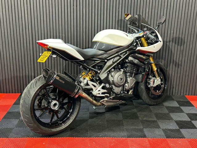 View our TRIUMPH SPEED TRIPLE 1200
