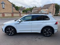 USED 2023 23 VOLKSWAGEN TIGUAN R-LINE 1.5 TSI 150PS 7 SPEED DSG AUTOMATIC  PANORAMIC GLASS SUNROOF * FULL LEATHER * REVERSE CAMERA * ELECTRIC SEATS *