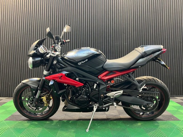 View our TRIUMPH STREET TRIPLE 675