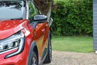 USED 2022 72 RENAULT CAPTUR 1.6 E-TECH techno SUV 5dr Petrol Hybrid Auto Euro 6 (s/s) (145 ps) 1 LADY OWNER + FULL HISTORY! CARPLAY, NAV, CAMERA, SENSORS, DAB!