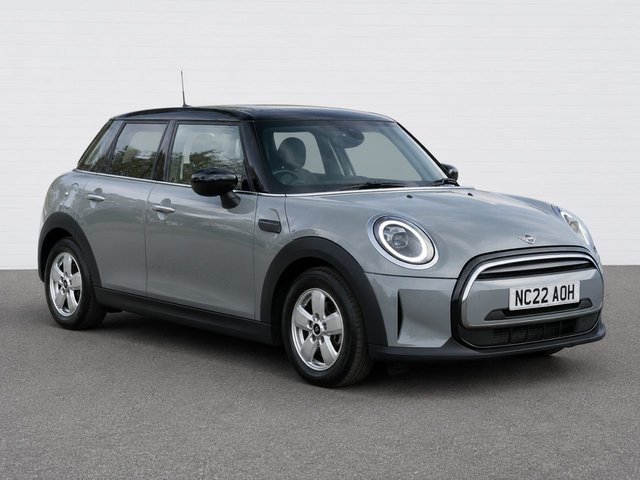 View our MINI Hatch 1.5 Cooper Classic Hatchback 5dr Petrol Steptronic Euro 6 (s/s) (136 ps)
