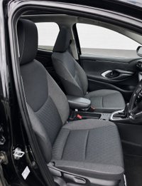 USED 2021 21 TOYOTA YARIS 1.5 VVT-h Design Hatchback 5dr Petrol Hybrid E-CVT Euro 6 (s/s) (116 ps) Parking camera Panoramic roof