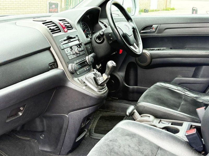 2010 Honda CR-V in silver — photo 11 of 18