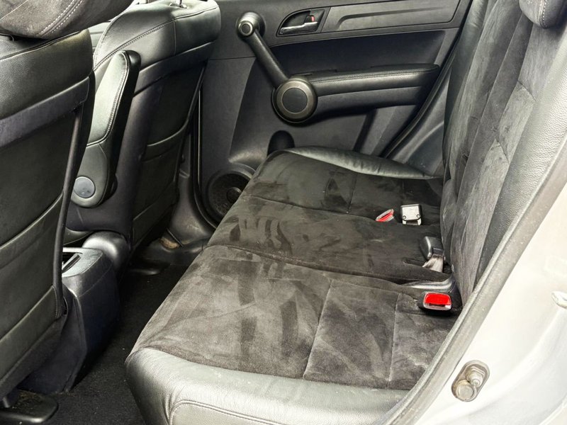 2010 Honda CR-V in silver — photo 14 of 18