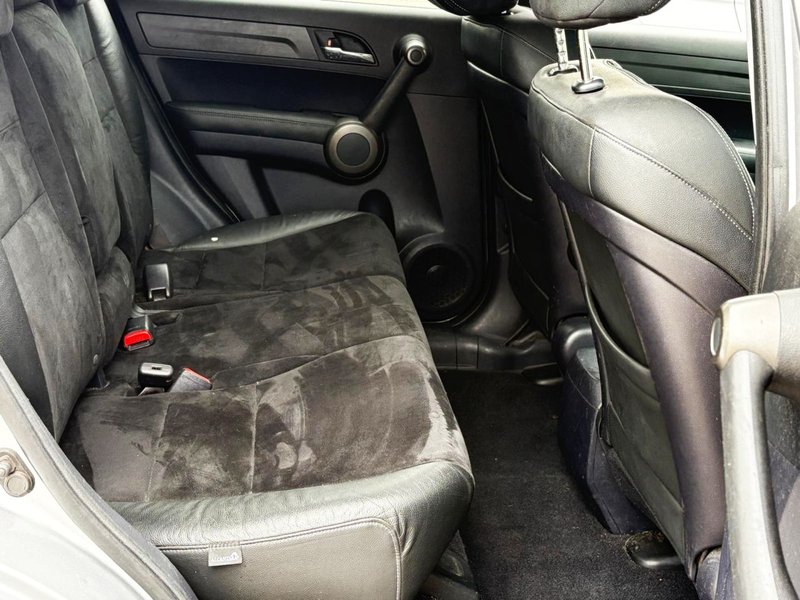 2010 Honda CR-V in silver — photo 16 of 18