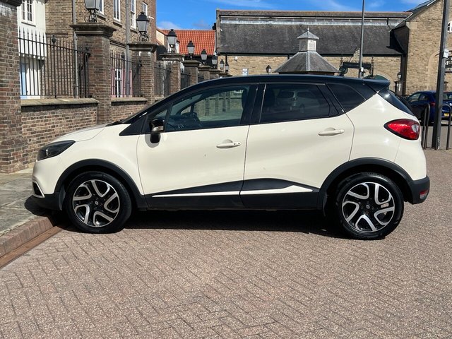 View our RENAULT CAPTUR
