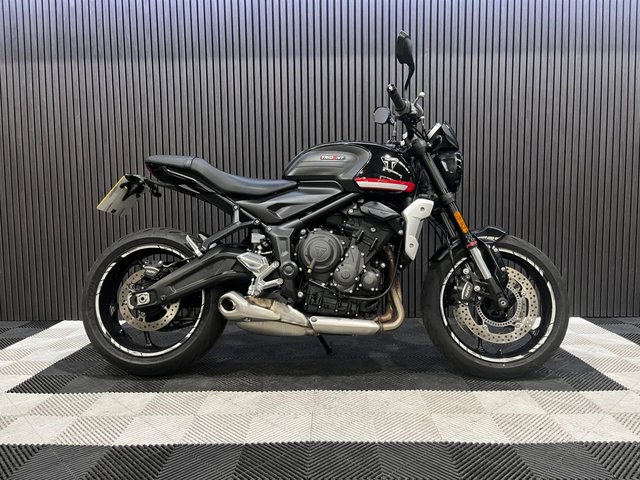 View our TRIUMPH Trident 660