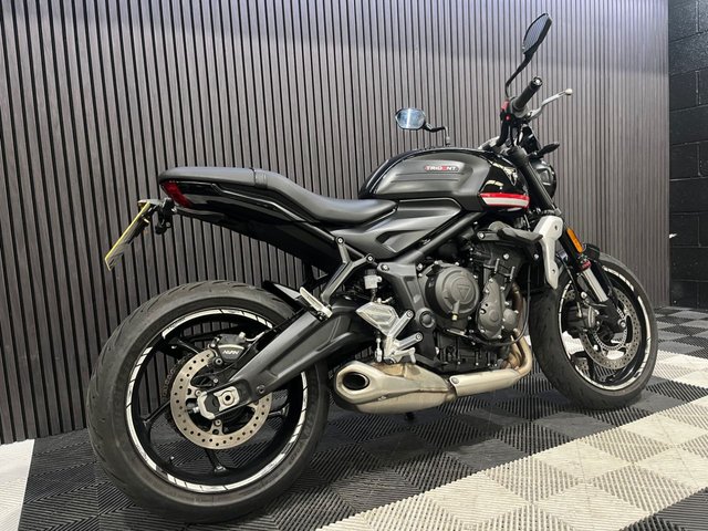 View our TRIUMPH Trident 660