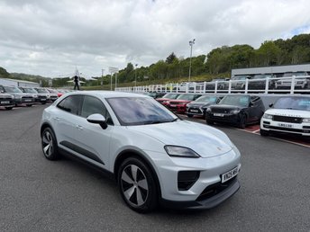 2025 PORSCHE MACAN