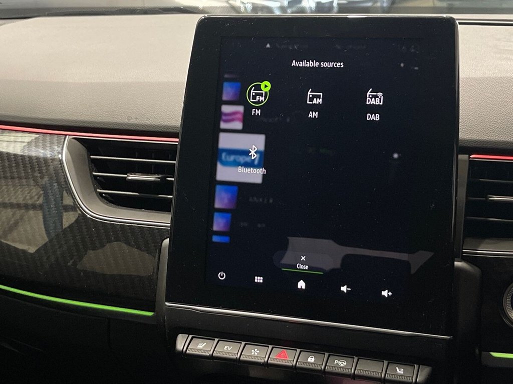 USED 2022 71 RENAULT ARKANA 1.6 E-TECH r.s. line SUV 5dr Petrol Hybrid Auto 2WD Euro 6 (s/s) (145 bhp) wireless accessory charging pad