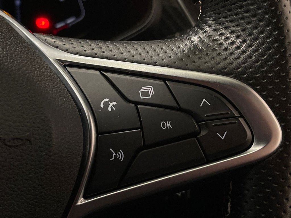 USED 2022 71 RENAULT ARKANA 1.6 E-TECH r.s. line SUV 5dr Petrol Hybrid Auto 2WD Euro 6 (s/s) (145 bhp) wireless accessory charging pad