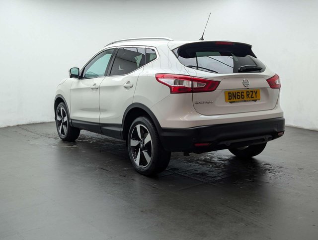 USED 2016 66 NISSAN QASHQAI 1.2 Qashqai N-Connecta DiG-T CVT 5dr CLICK+COLLECT / HOME DELIVERY