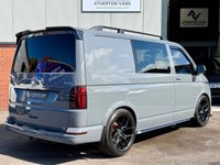 USED 2020 04 VOLKSWAGEN TRANSPORTER 2.0 TDI T30 H-LINE  KOMBI DAY VAN 5dr Diesel DSG FWD SWB Euro 6 (s/s)  * 150 Bhp  * [ NO V A T ] NO V A T  [ DSG ]  FULLY INSULATED & CARPETED [ 20'' BLACK ALLOYS ]