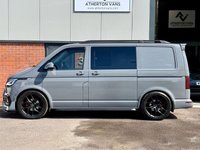 USED 2020 04 VOLKSWAGEN TRANSPORTER 2.0 TDI T30 H-LINE  KOMBI DAY VAN 5dr Diesel DSG FWD SWB Euro 6 (s/s)  * 150 Bhp  * [ NO V A T ] NO V A T  [ DSG ]  FULLY INSULATED & CARPETED [ 20'' BLACK ALLOYS ]
