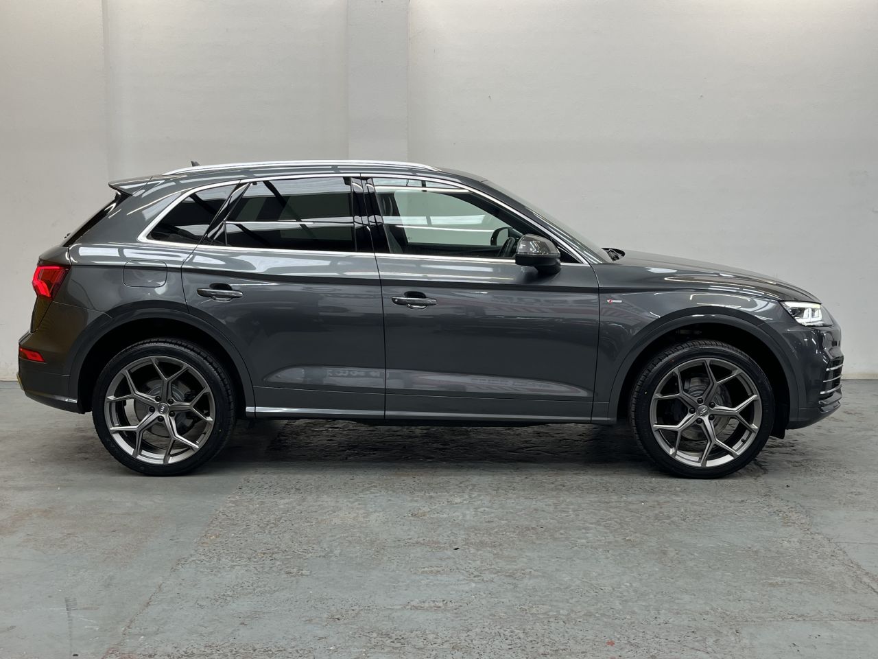 2018 AUDI Q5 S Line - vehicle photo 3 for sale on PureCar