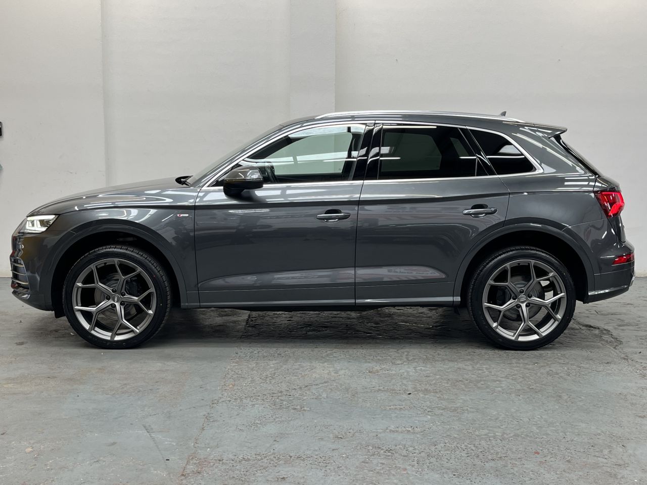 2018 AUDI Q5 S Line - vehicle photo 5 for sale on PureCar