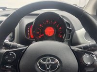 USED 2017 17 TOYOTA AYGO 1.0 VVT-i x-play Hatchback 3dr Petrol Manual Euro 6 (68 ps) Finished In White Flash, This Aygo Comes With A Reverse Camera, 2 Keys, 12 Months MOT, 3 Months Warranty. Finance And Extended Warranty Available.