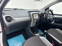USED 2017 17 TOYOTA AYGO 1.0 VVT-i x-play Hatchback 3dr Petrol Manual Euro 6 (68 ps) Finished In White Flash, This Aygo Comes With A Reverse Camera, 2 Keys, 12 Months MOT, 3 Months Warranty. Finance And Extended Warranty Available.