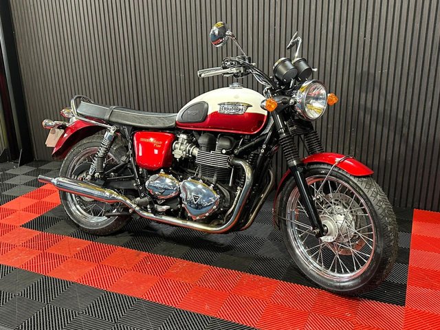 View our TRIUMPH BONNEVILLE T100