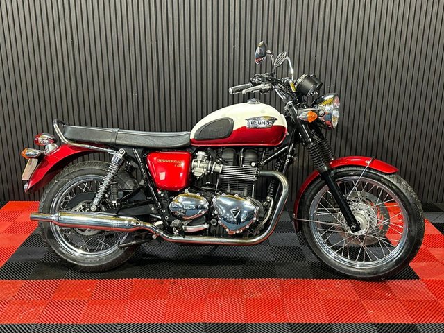 View our TRIUMPH BONNEVILLE T100