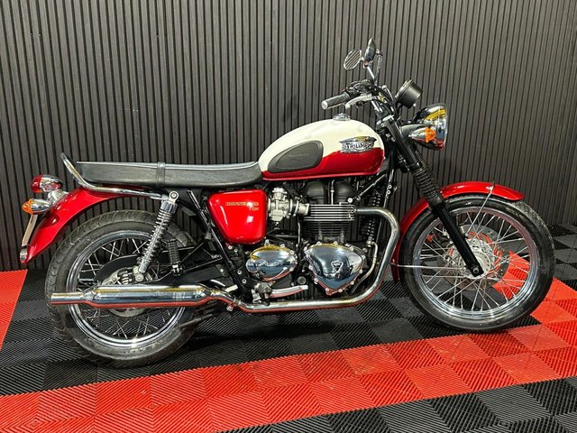 View our TRIUMPH BONNEVILLE T100