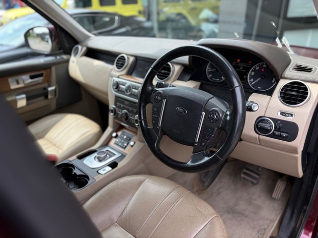 View our LAND ROVER DISCOVERY 4