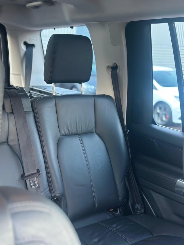 View our LAND ROVER DISCOVERY 4