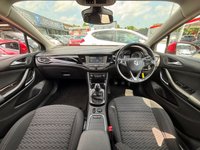 USED 2018 68 VAUXHALL ASTRA 1.4i Turbo SRi Hatchback 5dr Petrol Manual Euro 6 (150 ps) SAT NAV + CARPLAY + SENSORS + HEATED SEATS/WHEEL + CRUISE + FSH