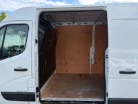 USED 2023 72 RENAULT MASTER 2.3 dCi 35 Business+ Panel Van 4dr Diesel Manual FWD MWB Medium Roof Euro 6 (135 ps) 1 OWNER AIR CON ONLY 31K  COMES WITH 1 YEARS MOT AND SERVICE
