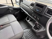 USED 2023 72 RENAULT MASTER 2.3 dCi 35 Business+ Panel Van 4dr Diesel Manual FWD MWB Medium Roof Euro 6 (135 ps) 1 OWNER ONLY 34K MILES AIR CON COMES WITH 1 YEARS MOT AND SERVICE