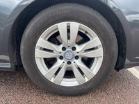 USED 2013 13 MERCEDES-BENZ E-CLASS 2.1 E220 CDI BlueEfficiency SE Saloon 4dr Diesel G-Tronic+ Euro 5 (s/s) (170 ps) PARKING SENSORS / HEATED SEATS