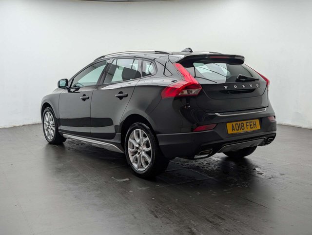 USED 2018 18 VOLVO V40 2.0 V40 Cross Country Professional D4 Auto 5dr CLICK+COLLECT / HOME DELIVERY