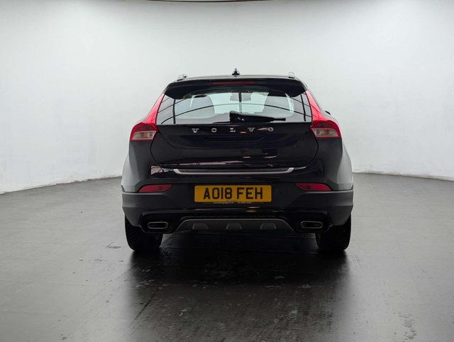USED 2018 18 VOLVO V40 2.0 V40 Cross Country Professional D4 Auto 5dr CLICK+COLLECT / HOME DELIVERY