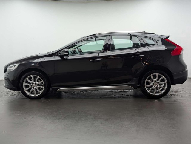 USED 2018 18 VOLVO V40 2.0 V40 Cross Country Professional D4 Auto 5dr CLICK+COLLECT / HOME DELIVERY