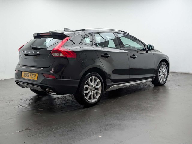 USED 2018 18 VOLVO V40 2.0 V40 Cross Country Professional D4 Auto 5dr CLICK+COLLECT / HOME DELIVERY