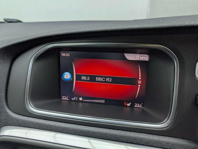 USED 2018 18 VOLVO V40 2.0 V40 Cross Country Professional D4 Auto 5dr CLICK+COLLECT / HOME DELIVERY