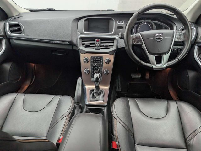 USED 2018 18 VOLVO V40 2.0 V40 Cross Country Professional D4 Auto 5dr CLICK+COLLECT / HOME DELIVERY